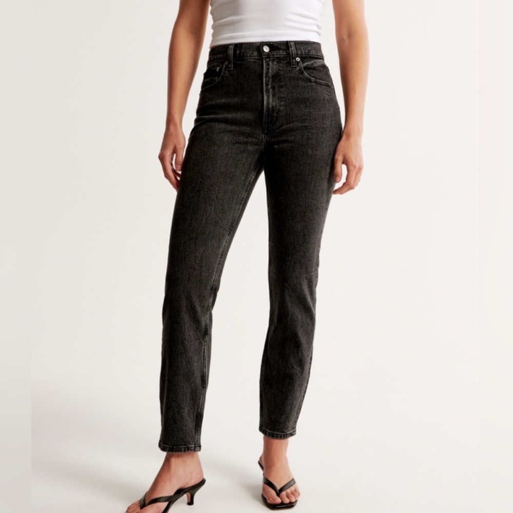Abercrombie & Fitch The Mom High Rise Jean